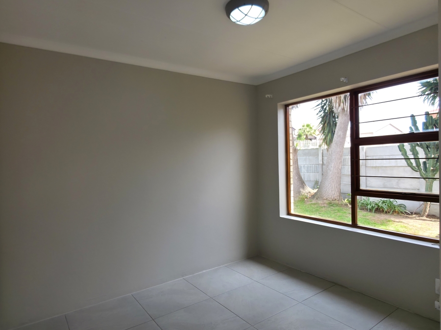 2 Bedroom Property for Sale in Wavecrest Eastern Cape